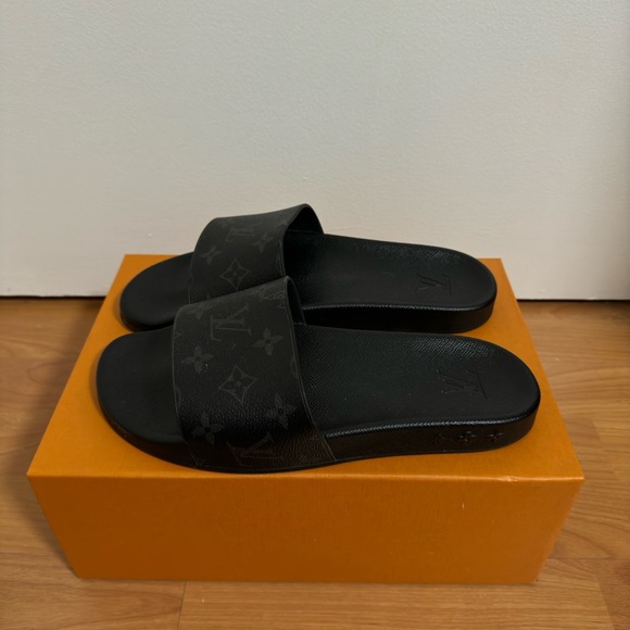 Louis Vuitton Slides (DAMAGED) - Picture 2 of 8